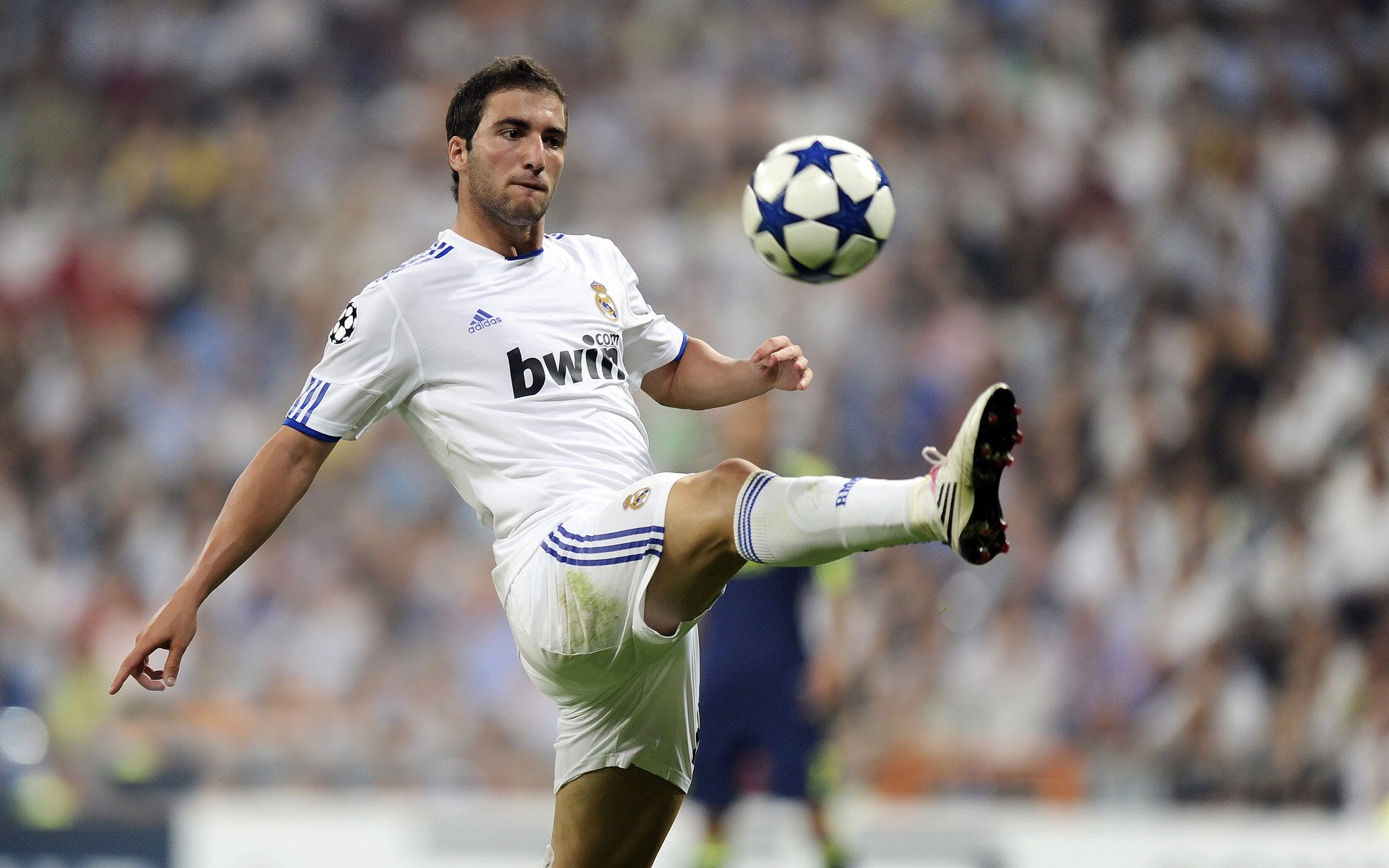 纳达尔关键破发点制胜,鏖战五盘晋级法网半决赛